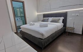 Ari Guest House